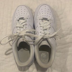 air forces 1s. size 7.5